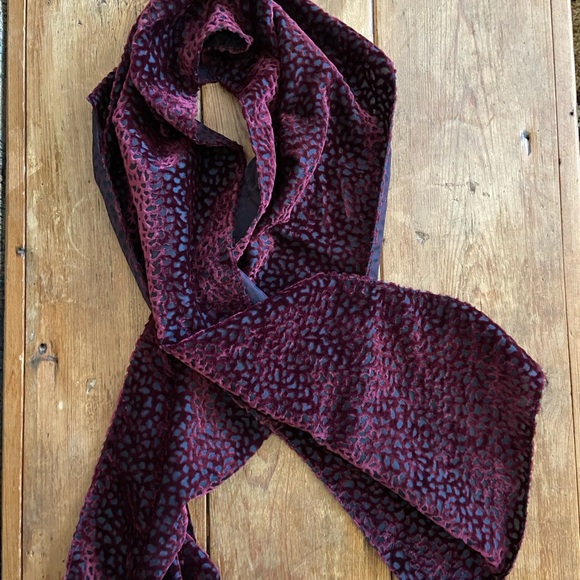 Accessories - Scarf burgundy and black velvet burnout scarf